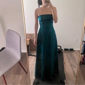 Alex evenings green dress Size 4 with back bow tie prom